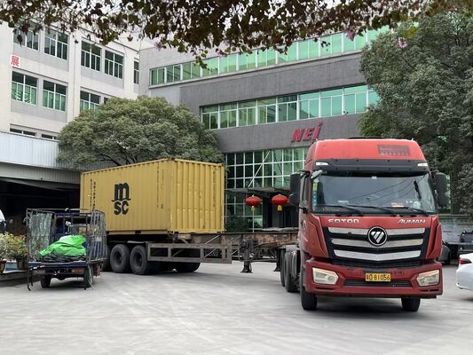 Op maat gemaakte gemetalliseerde PET-film met hittebestendigheid tot 110 °C en gladde reflecterende oppervlakte voor verpakking en lamineering