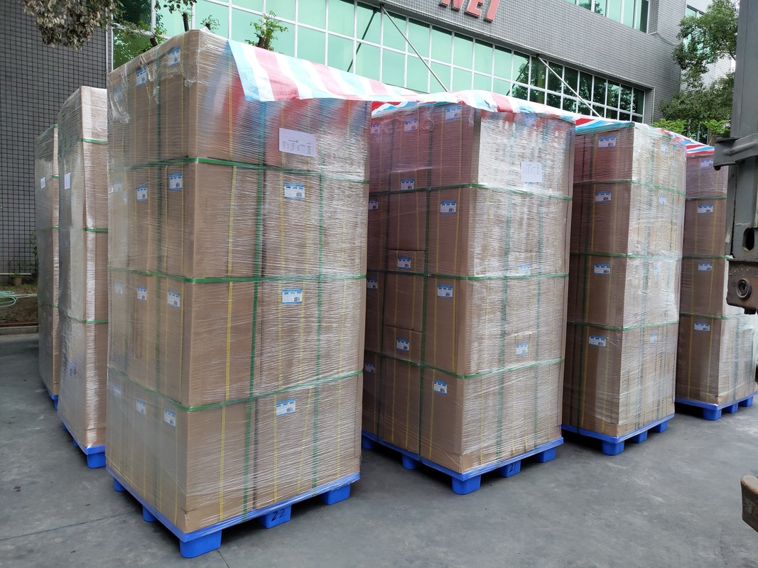 Thermische lamineerfilm met geavanceerde polymerafheffende matrix en optisch ontworpen PET-laag voor slijtvastheid