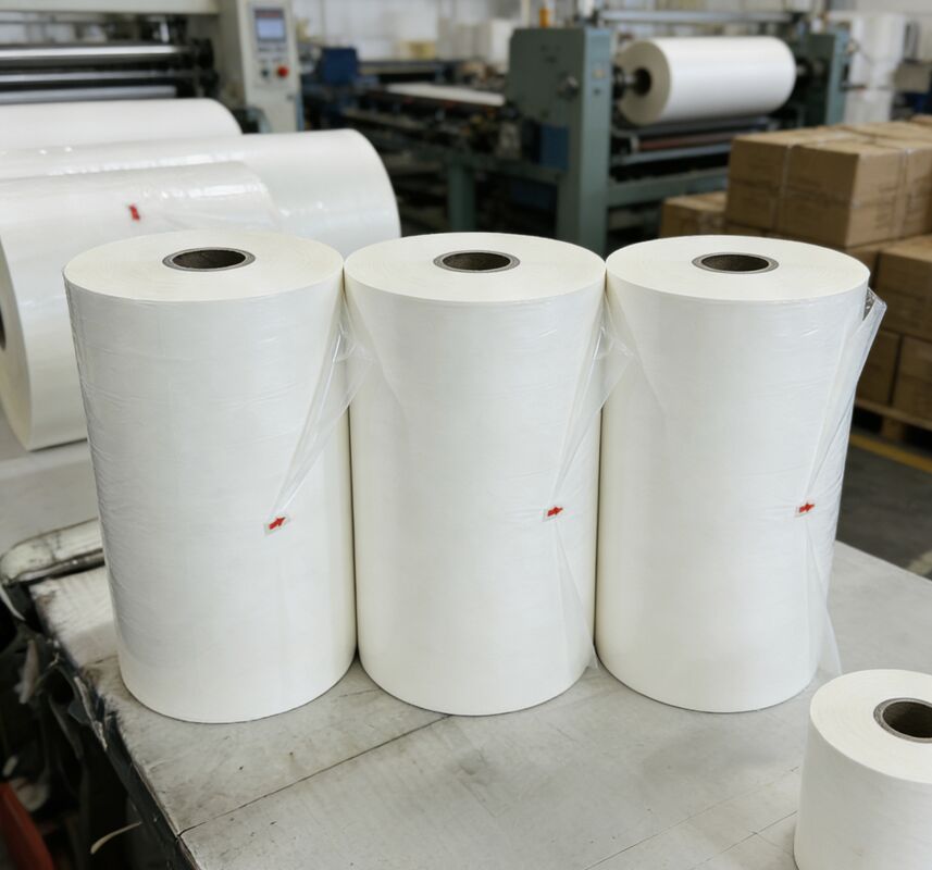 Dubbele zijdelingse behandeling Glanzende lamineerfilm met vochtbestendige en meervoudige extrusieprocedure voor verbeterde verpakkingen