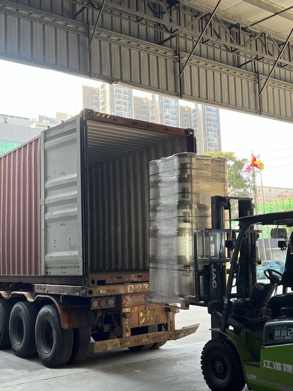 Dubbele corona behandelde lamineerfilmrol met een breedte van 100 mm tot 2200 mm en thermische kleefstof voor voedsel