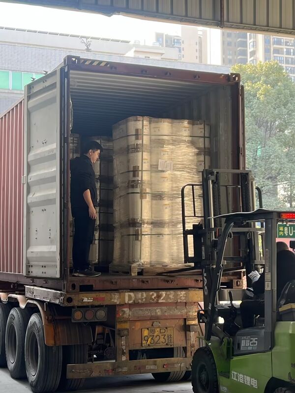 1 inch of 3 inch kern boek laminatiefilm met een snelheid van tot 400 m/min laminatie en een dikte van 11-250 micron voor de bescherming van boeken