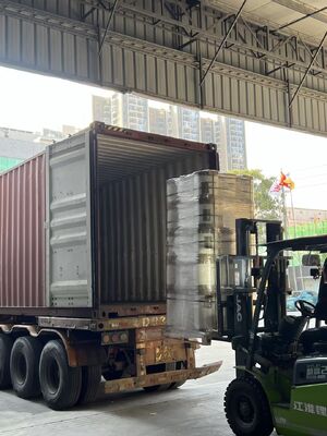 Dubbele corona behandelde lamineerfilmrol met een breedte van 100 mm tot 2200 mm en thermische kleefstof voor voedsel