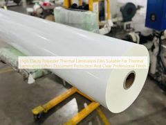 Hoogwaardige, heldere polyester thermische lamineerfolie, geschikt voor thermische lamineermachines, biedt documentbescherming en een heldere, professionele afwerking.